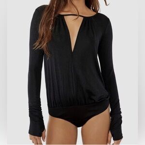 INTIMATELY FREE PEOPLE KAYA KEYHOLE THUMB HOLE BODYSUIT Black $68 Size S